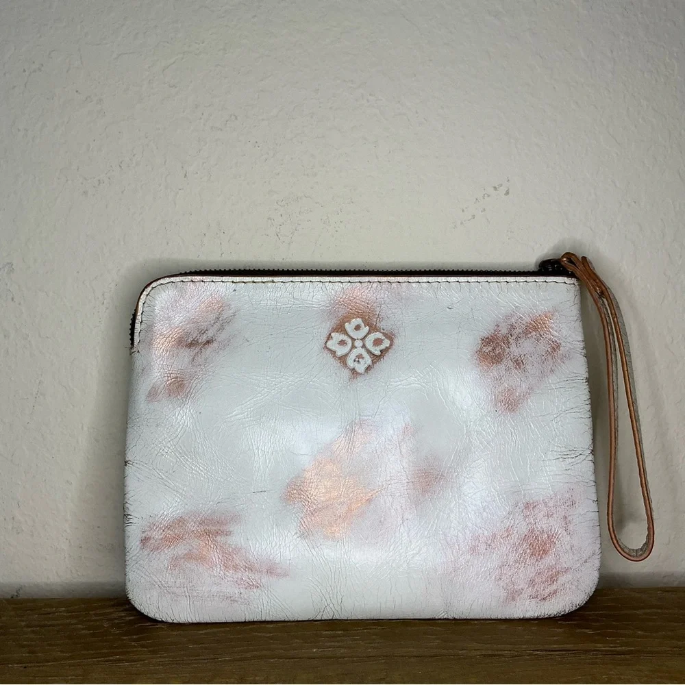 Patricia Nash Cassini White and Copper Wristlet with Metalic Rose Design